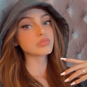 Meet your Posher, Bella